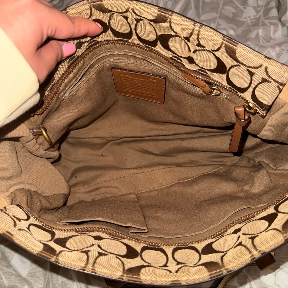 Coach Signature Brown and Tan Tote Vintage 🤎 - Picture 5 of 10